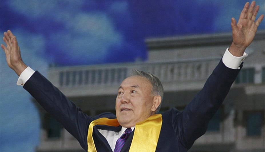 С чем Назарбаев летит в Баку? 